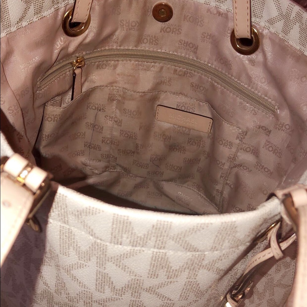 Michael kors purse ! Trade - Picture 4 of 4